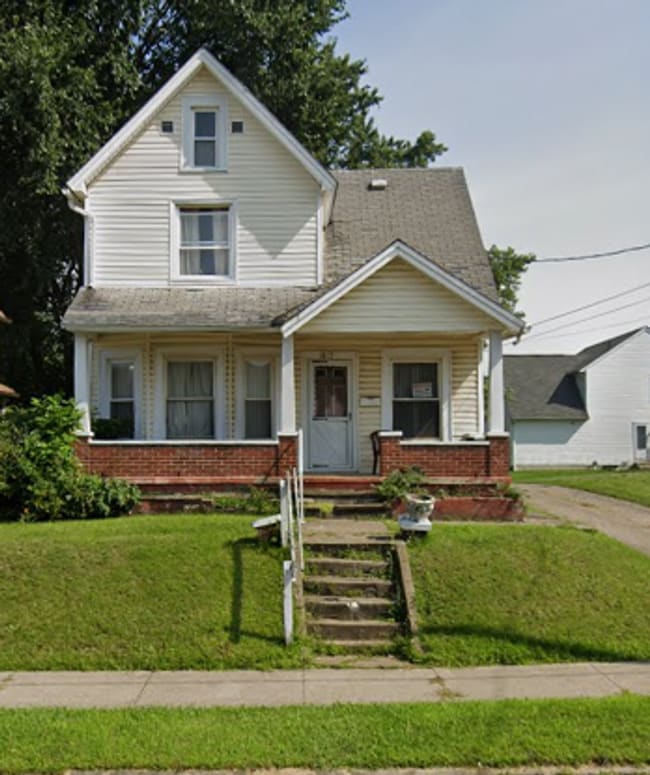 property at 1817 3rd St SE