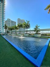 92 SW 3rd St, Unit 2710 in Miami, FL - Foto de edificio - Building Photo