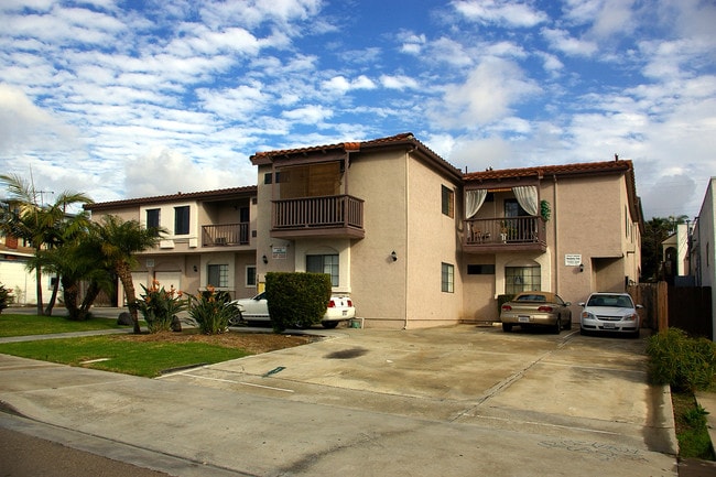 3981-3985 Hamilton St in San Diego, CA - Foto de edificio - Building Photo