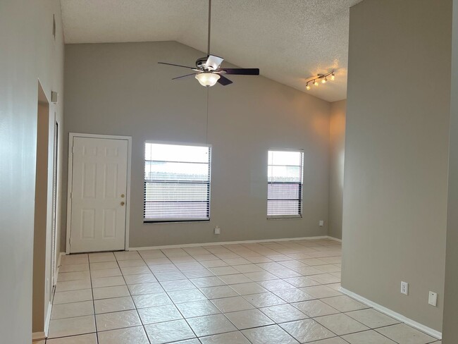 2451 E Illiana St in Orlando, FL - Building Photo - Building Photo