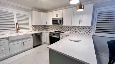 6762 Via Regina in Boca Raton, FL - Building Photo - Building Photo