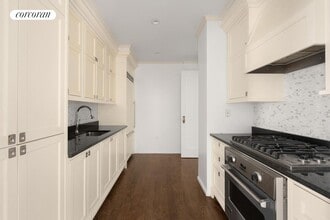 1 Central Park S in New York, NY - Building Photo - Building Photo