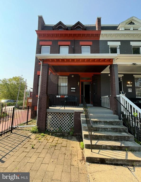 property at 600 Keefer Pl NW