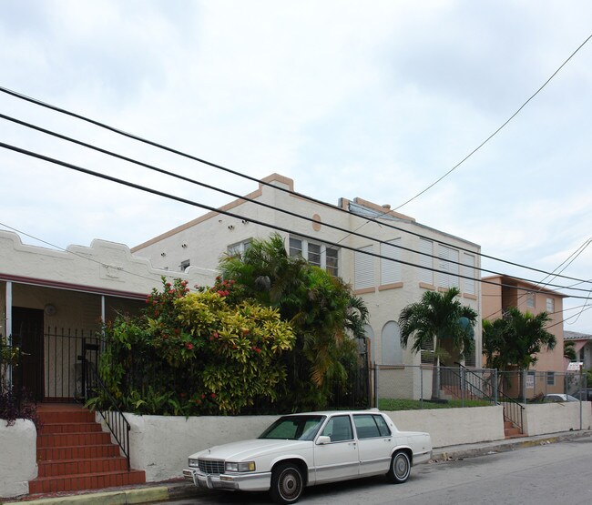 127 SW 19th Ave in Miami, FL - Building Photo - Building Photo