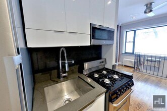 East 13th Street, Unit 02D in New York, NY - Foto de edificio - Building Photo