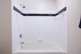 341 N Charles St in Baltimore, MD - Building Photo - Building Photo