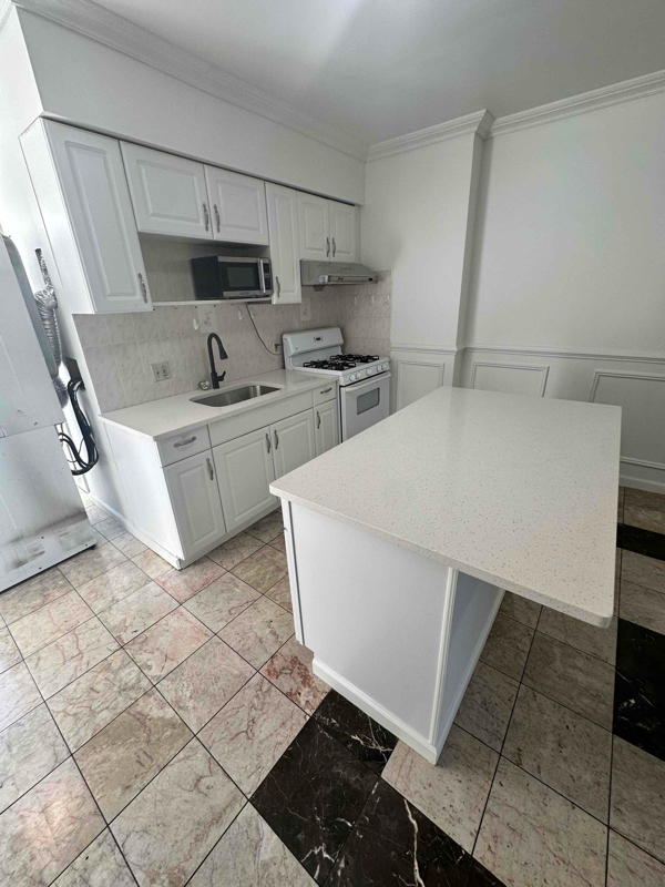 1104 Spring Garden St in Philadelphia, PA - Building Photo - Building Photo