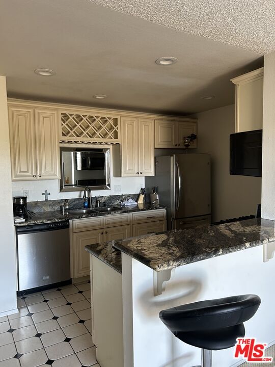 6600 Warner Ave in Huntington Beach, CA - Building Photo - Building Photo