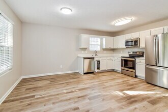 10976 Big Sky Dr in Hampton, GA - Building Photo - Building Photo