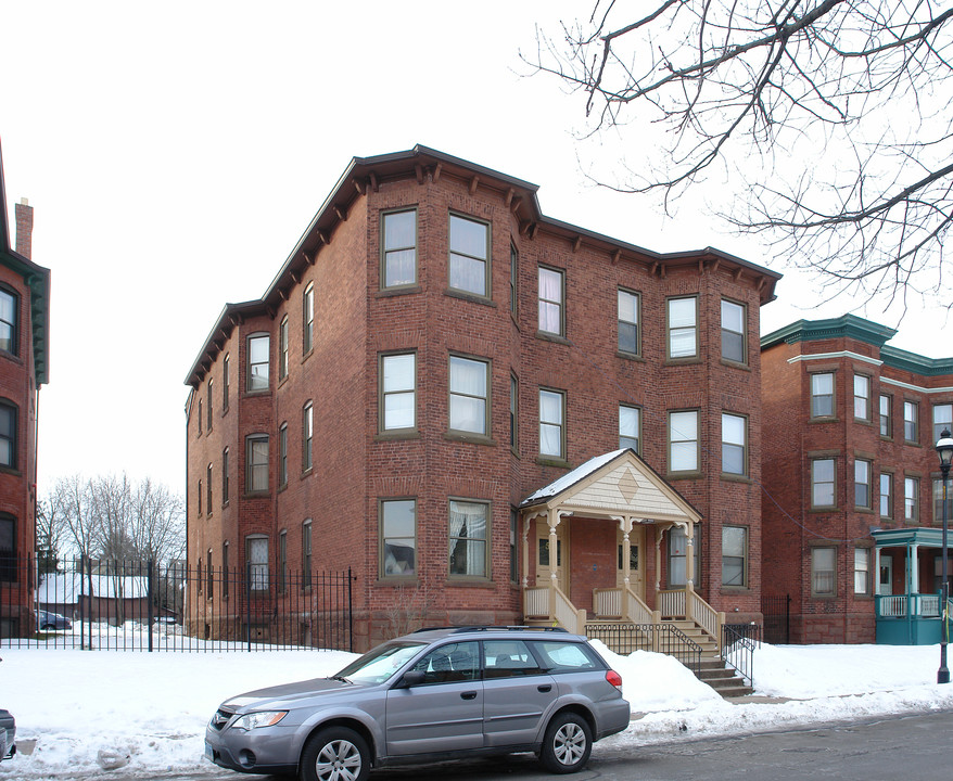 Alden & Dean Street Apartments in Hartford, CT - Foto de edificio