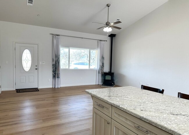 30205 Piebald Ct in Tehachapi, CA - Building Photo - Building Photo