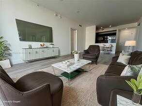 550 Okeechobee Blvd, Unit 1606 in West Palm Beach, FL - Foto de edificio - Building Photo