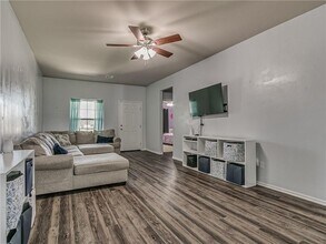 1912 Autumn Way in Mustang, OK - Building Photo - Building Photo