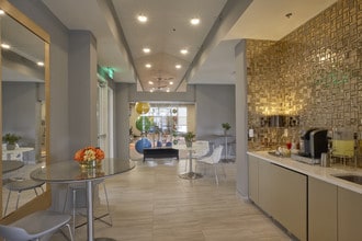 Five Points Apartments in Auburn Hills, MI - Foto de edificio - Lobby