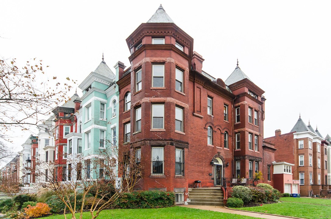 2917 13th St NW in Washington, DC - Building Photo