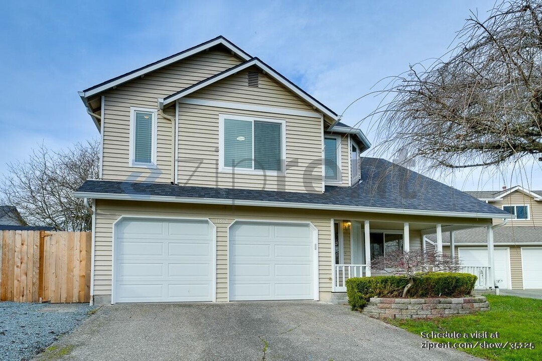 11912 SE 261st Pl in Kent, WA - Building Photo