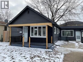 819 Frank Ave in Windsor, ON - Building Photo