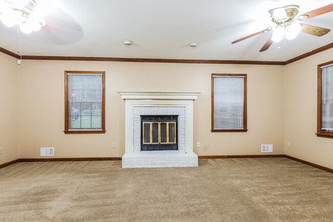 5947 Chalice Way in Rex, GA - Foto de edificio - Building Photo