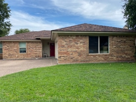 1925 Willow Vale Dr in Fort Worth, TX - Building Photo