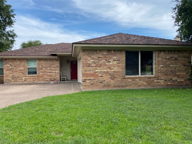 property at 1925 Willow Vale Dr