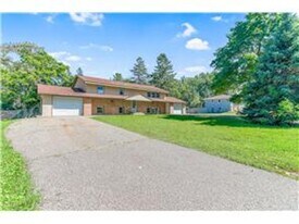 6040 Hemlock Ln N in Plymouth, MN - Building Photo