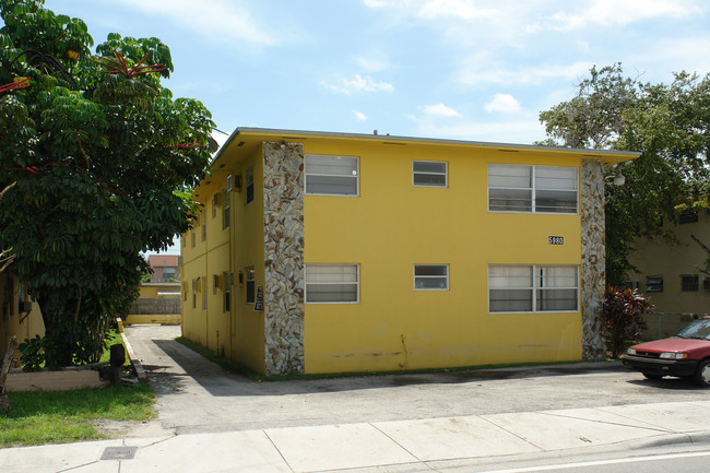 5980 W Flagler St in Miami, FL - Foto de edificio - Building Photo