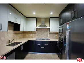 8612 Burton Way in Los Angeles, CA - Building Photo - Building Photo