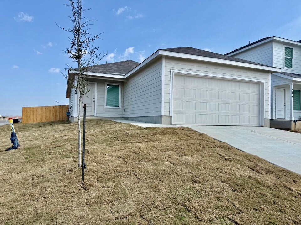 306 Tahoe Ave in New Braunfels, TX - Building Photo