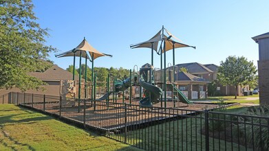 Dunwoody Place Apartments in Huntsville, AL - Building Photo - Building Photo