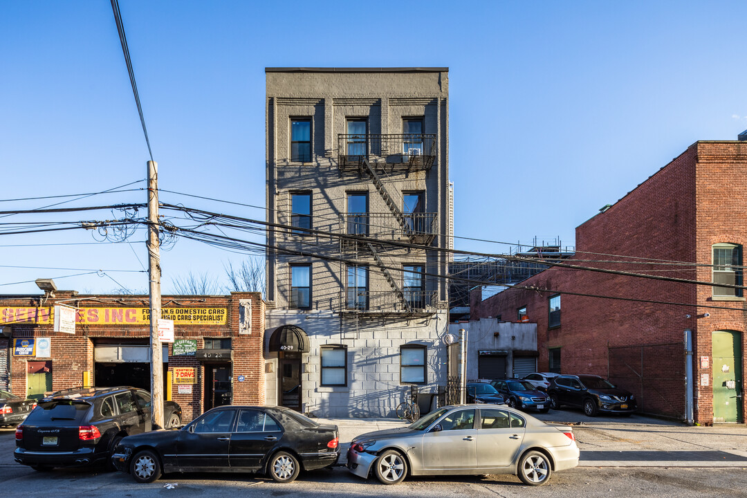 4029 23rd St in Long Island City, NY - Building Photo