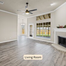 6416 Orange Blossom Way, Unit 1 in Austin, TX - Foto de edificio - Building Photo