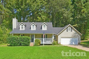 2466 Red Barn Rd in Marietta, GA - Building Photo