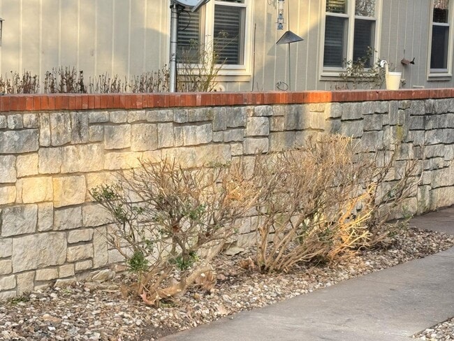 1428 Stone Meadows Dr in Lawrence, KS - Building Photo - Building Photo