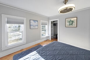 87 Pleasant St in Rockland, ME - Building Photo