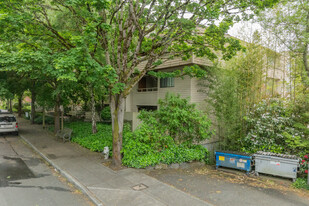 3055 80th Ave SE in Mercer Island, WA - Foto de edificio - Building Photo