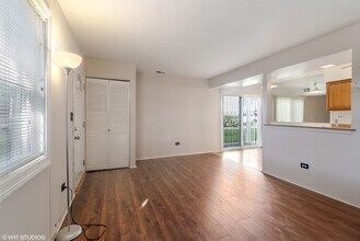 1315 Alpine Ct in Wheeling, IL - Building Photo - Building Photo