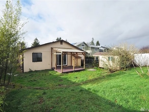 9323 S M St in Tacoma, WA - Foto de edificio - Building Photo