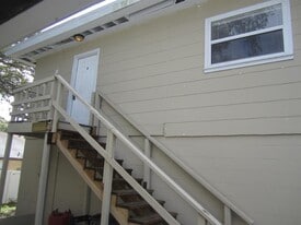 986 22nd Ave S in St. Petersburg, FL - Building Photo