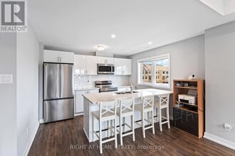 278 Anyolite Private in Ottawa, ON - Building Photo - Building Photo