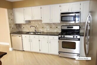 135 Morningside Ln E in Buffalo Grove, IL - Building Photo - Building Photo