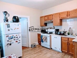 16 Fuller St, Unit 1 in Brookline, MA - Building Photo - Building Photo