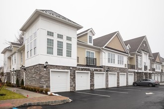 Washington Promenade in Dumont, NJ - Foto de edificio - Building Photo