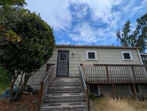 1611 Trenton Ave in Bremerton, WA - Building Photo - Building Photo