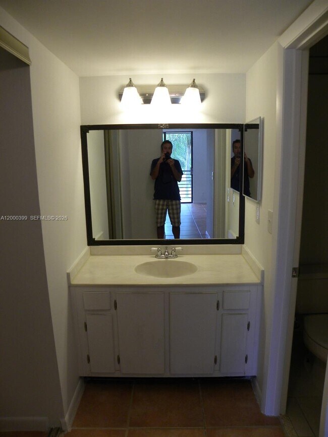 8050 W McNab Rd in Tamarac, FL - Building Photo - Building Photo