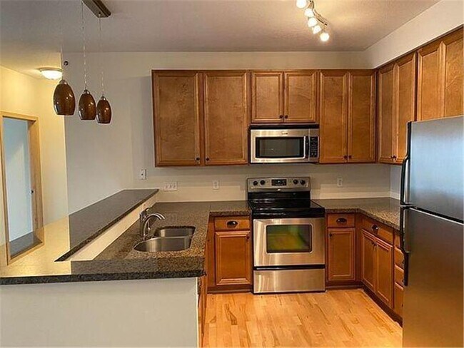 1505 5th St N-Unit -201 in Hopkins, MN - Building Photo - Building Photo
