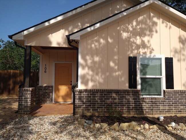 property at 1000 Wooded Hollow Ct