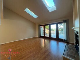 1708 Evergreen Park Ln SW in Olympia, WA - Building Photo