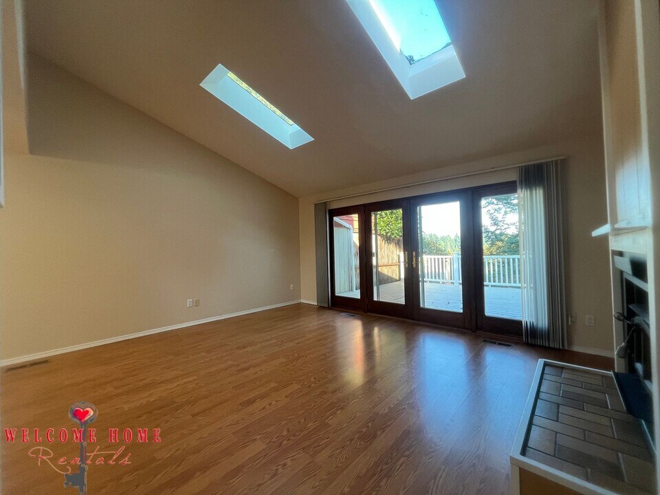 1708 Evergreen Park Ln SW in Olympia, WA - Building Photo