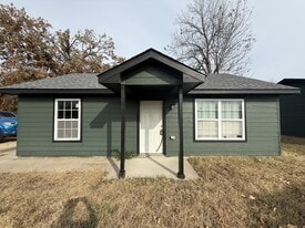 730 W 14th St in Ada, OK - Building Photo