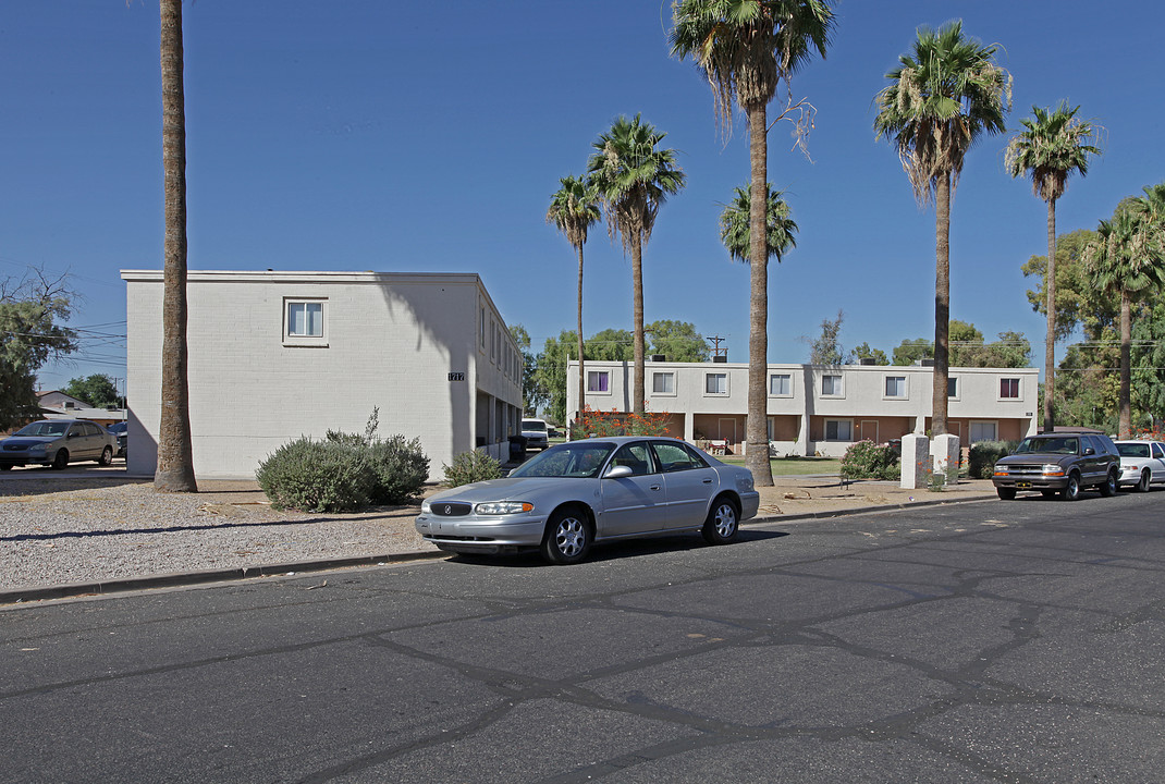 Palm Dale Apartment in Mesa, AZ - Building Photo